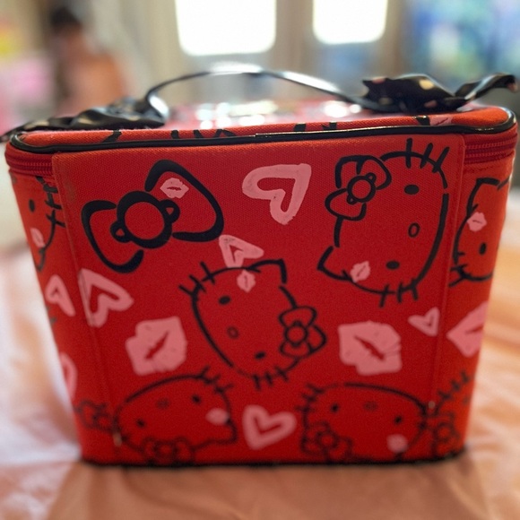 Never used. Very Rare 2009 Sanrio Hello Kitty MakeUp Case. - Picture 2 of 7